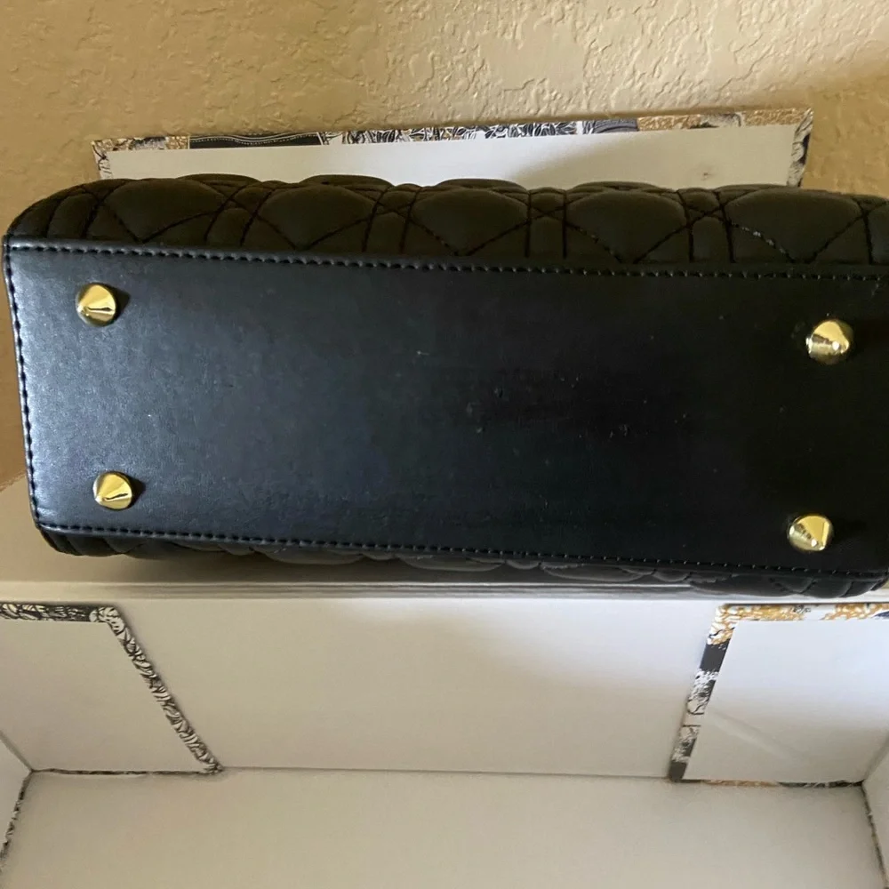 Classy lady bag CD Black Quilted Tote - Picture 9 of 16